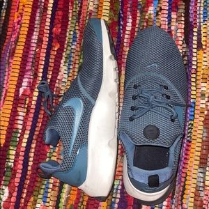 Nike women’s running shoes SIZE 9.5
